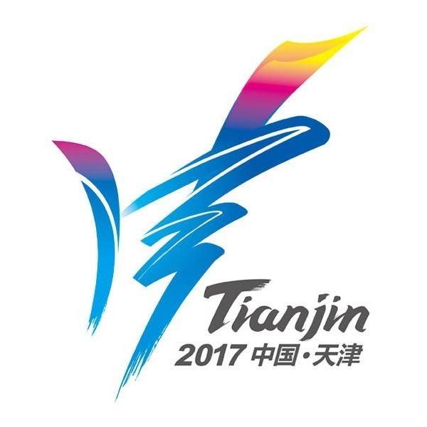夫人在她20多岁的撕网袜